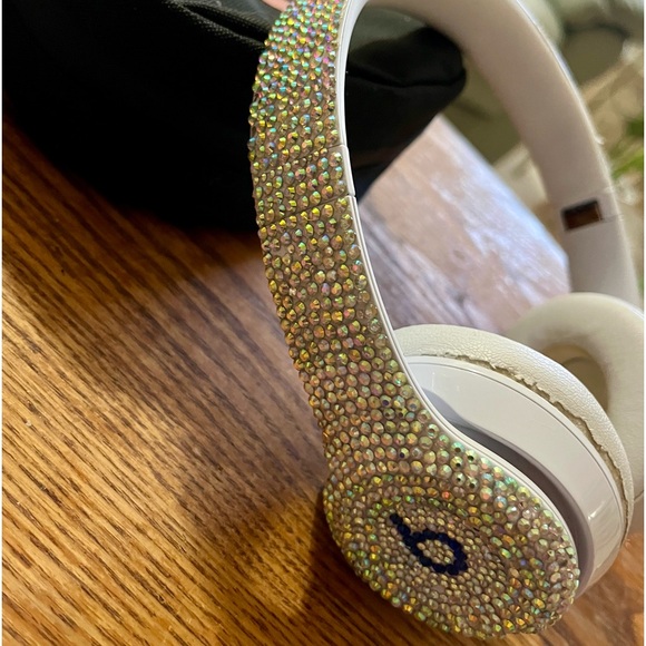 OOAK BEATS by Dr Dre Solo3 - White & Rhinestone’s with Case - Wireless - Picture 2 of 11